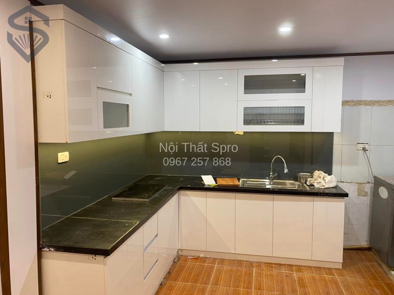 mẫu tủ bếp acrylic nhỏ gọn cho nhà phố Hưng Yên